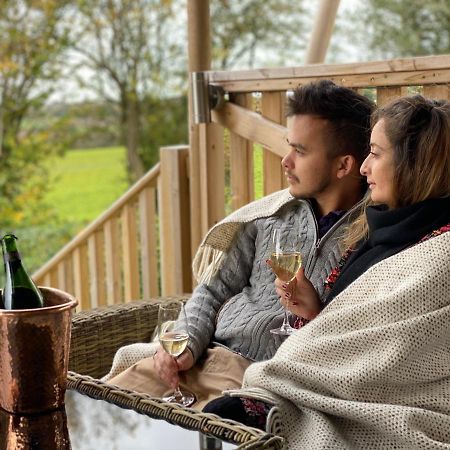 Hencote Vineyard Glamping Village ชรูว์สเบอรี ภายนอก รูปภาพ