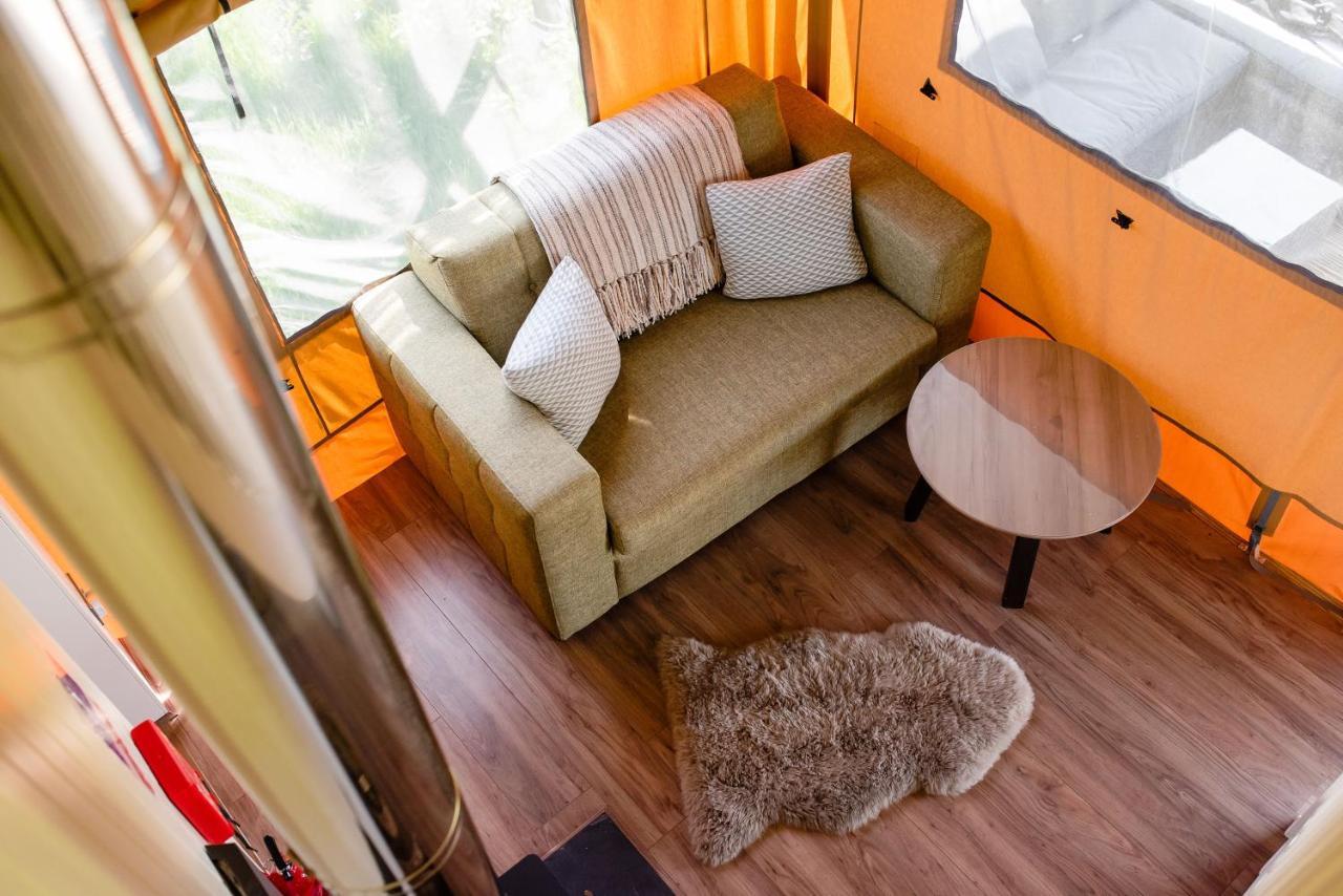 Hencote Vineyard Glamping Village ชรูว์สเบอรี ภายนอก รูปภาพ