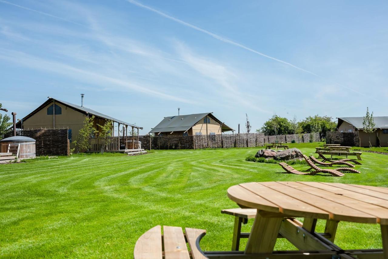 Hencote Vineyard Glamping Village ชรูว์สเบอรี ภายนอก รูปภาพ