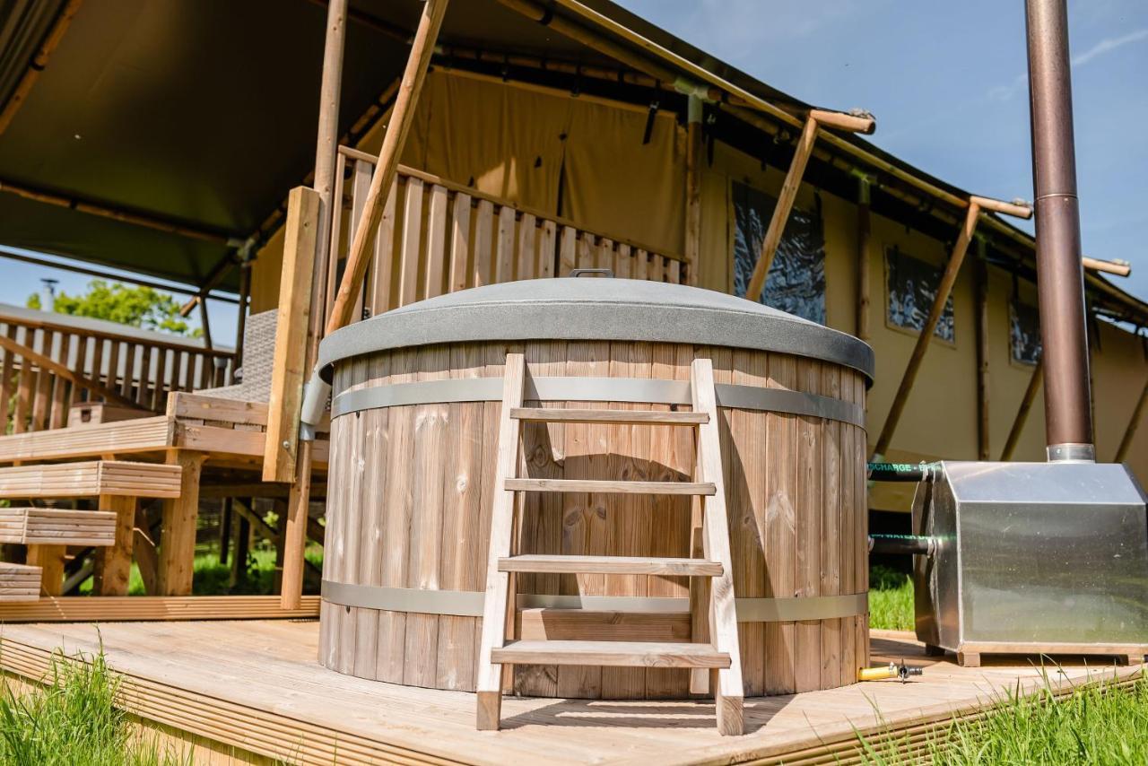 Hencote Vineyard Glamping Village ชรูว์สเบอรี ภายนอก รูปภาพ